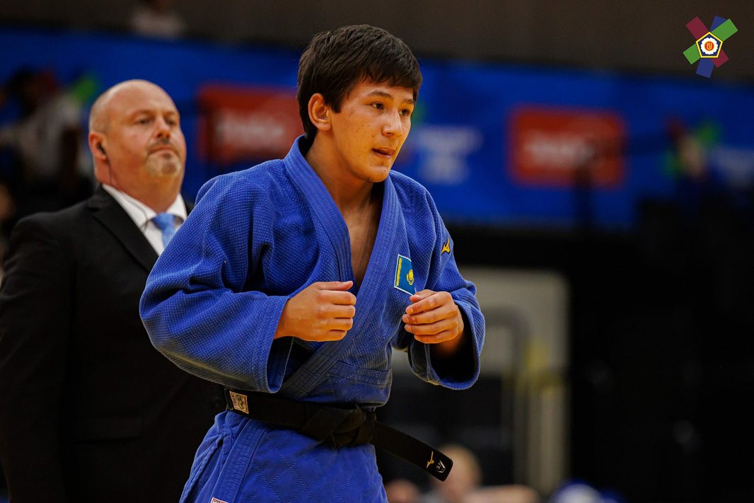 Үйдегі дос порно