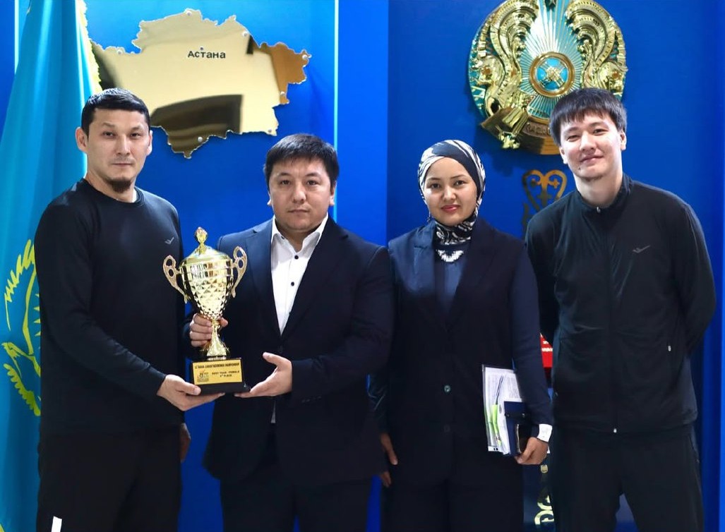 Таеквондодан өткен Азия Чемпионатында жалпыкомандалық есеп бойынша жеңіп алған кубокті директордың спорт жұмысы жөніндегі орынбасары Адлет Хаджимуратовичке табыстады!