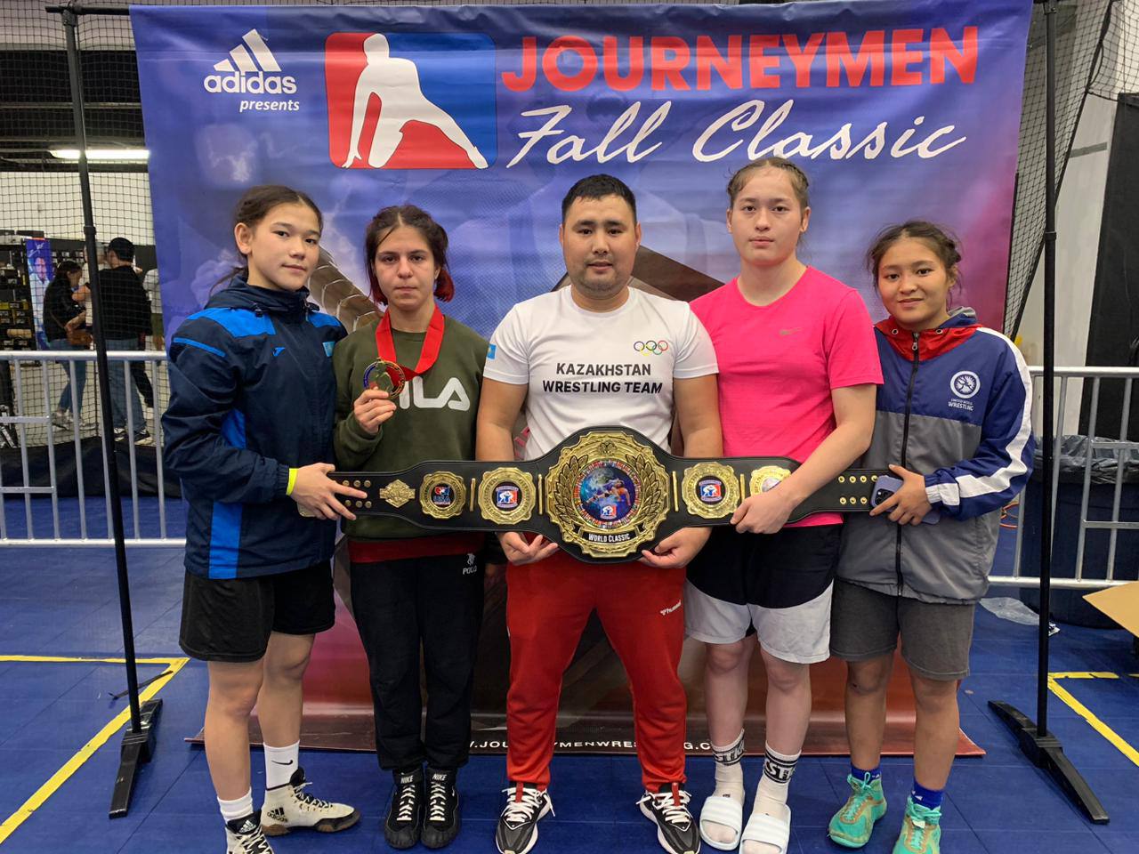 The women's wrestling team in the USA has won prizes!