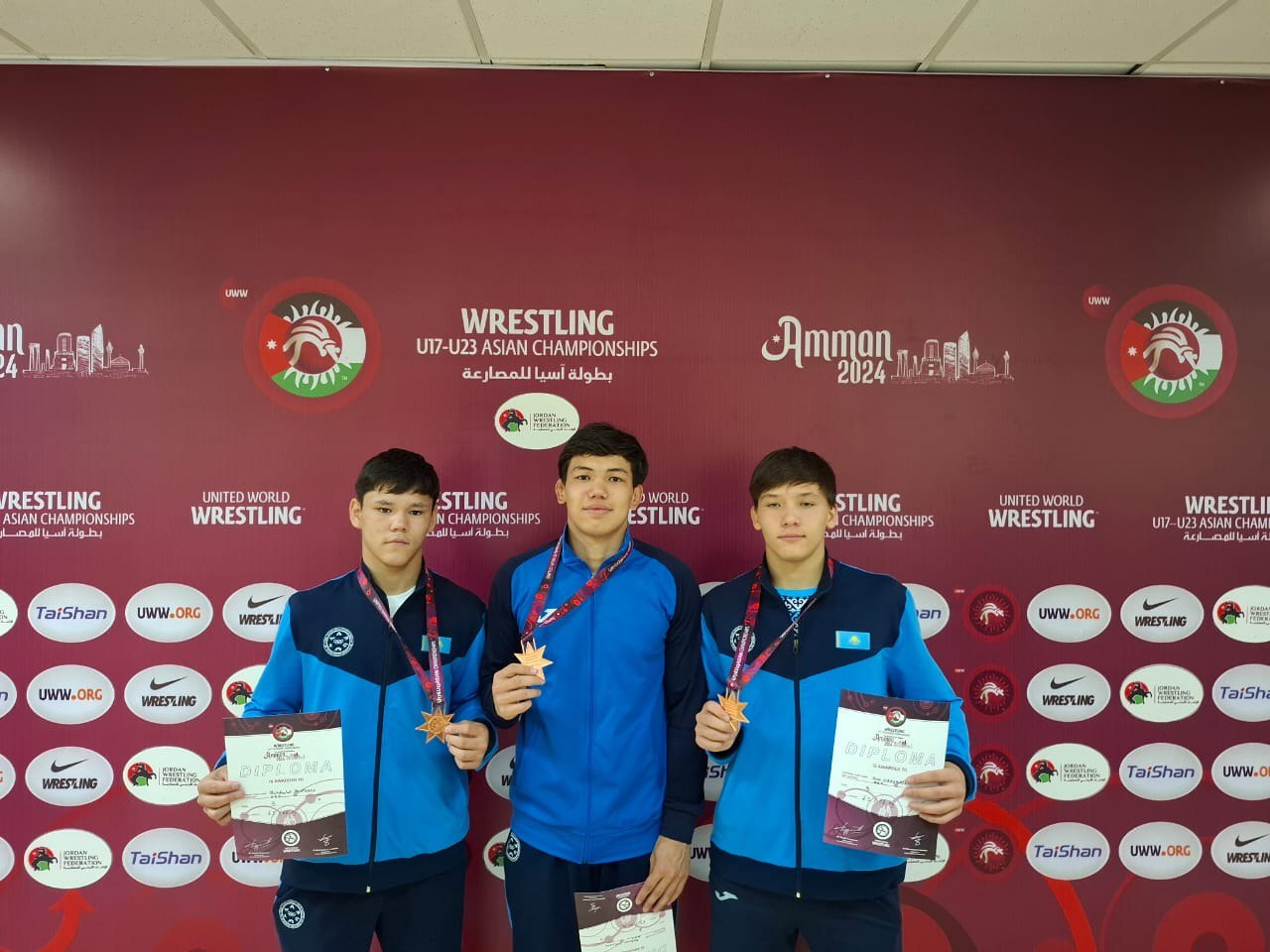 Борьба спорт. U17 вольная борьба. Муса евлоев борец. U17 вольная борьба. Спортсмен борец дагестанский.