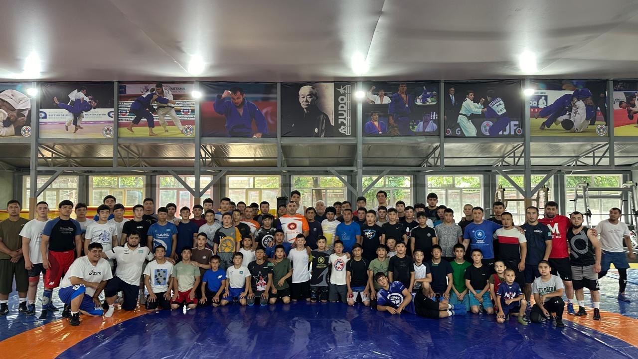 Әлеуметтік желілердегі жасөспірімдер порносы