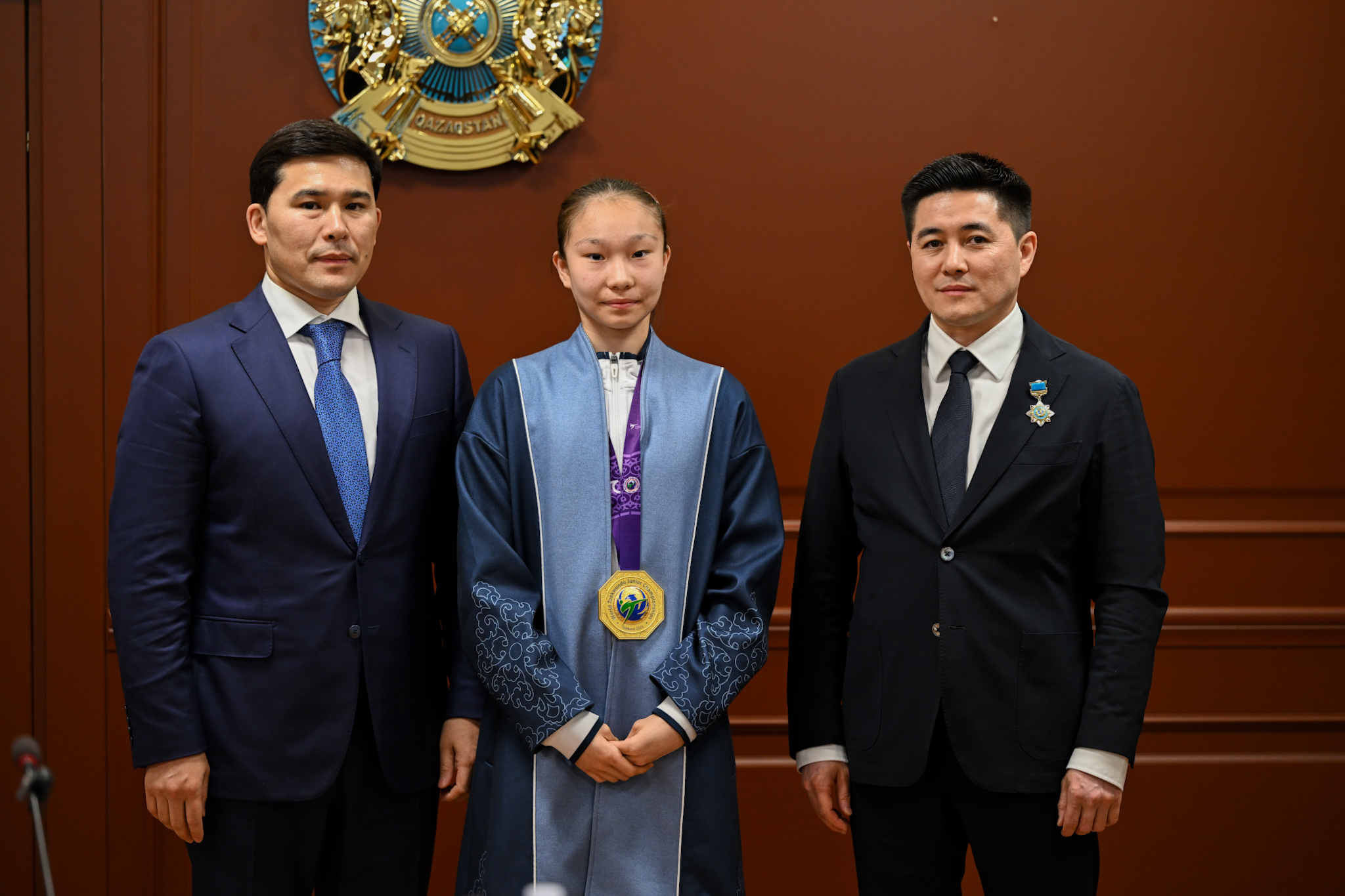 Ербол Мырзабосынов таеквондодан әлем чемпионы атанған Айым Серікбаеваға құрмет көрсетті