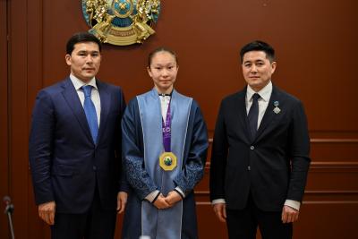 Ербол Мырзабосынов таеквондодан әлем чемпионы атанған Айым Серікбаеваға құрмет көрсетті
